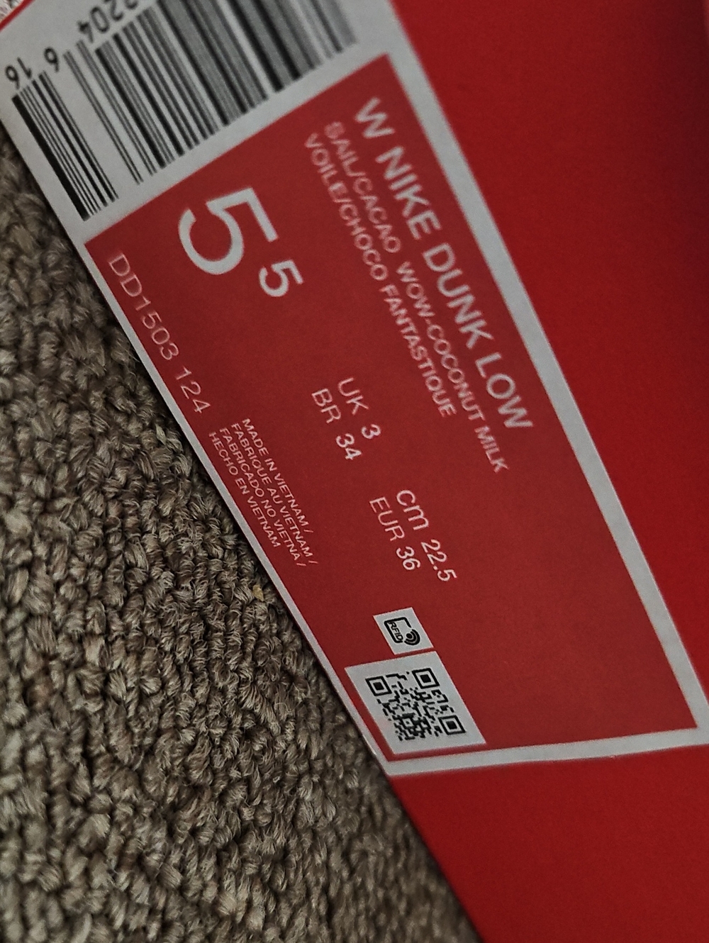 Nike Dunks - Picture 3 of 4